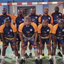 Équipe masculine MANGA DFIP devant les buts